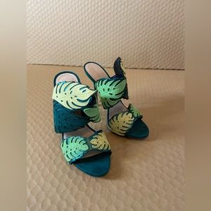 Zara Woman Green Lear Wrap Around High Heel.Suede. 1 WearSize EU 37-US 6.5 or 7